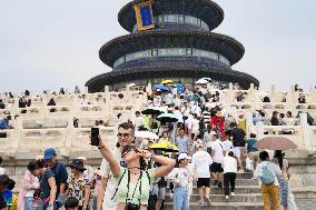 "Laowai" in China | China sees surge of foreign travelers following transit visa-free policies