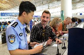 "Laowai" in China | China sees surge of foreign travelers following transit visa-free policies