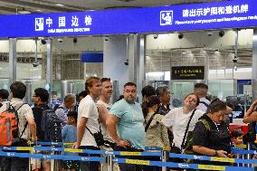 "Laowai" in China | China sees surge of foreign travelers following transit visa-free policies