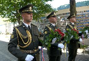 Ukrainian and Dutch FMs pay tribute to late Ukrainian soldiers in Kyiv