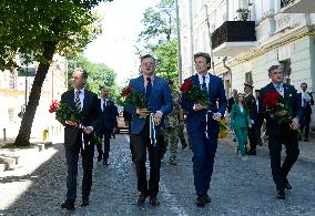 Ukrainian and Dutch FMs pay tribute to late Ukrainian soldiers in Kyiv