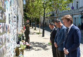 Ukrainian and Dutch FMs pay tribute to late Ukrainian soldiers in Kyiv