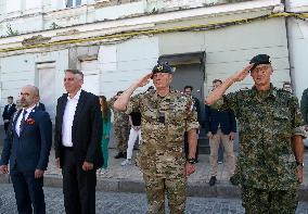 Ukrainian and Dutch FMs pay tribute to late Ukrainian soldiers in Kyiv