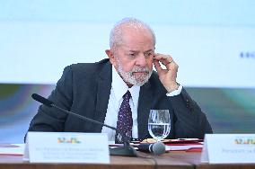 Brazil's President Luiz Inácio Lula Da Silva Holds Meeting With Waste Picker Representatives