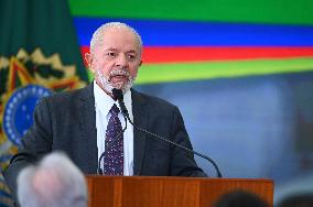 Brazil's President Luiz Inácio Lula Da Silva Holds Meeting With Waste Picker Representatives