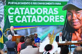 Brazil's President Luiz Inácio Lula Da Silva Holds Meeting With Waste Picker Representatives