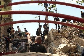 Removing rubble at Kyiv apartment block