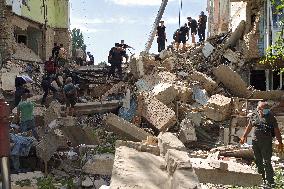 Removing rubble at Kyiv apartment block