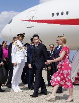 Japan PM arrives in Washington