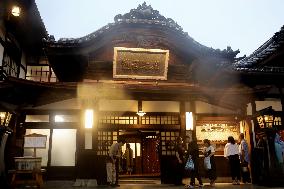 Dogo Onsen bathhouse fully resumes operations