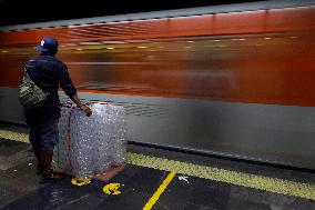 Daily Life In Mexico City