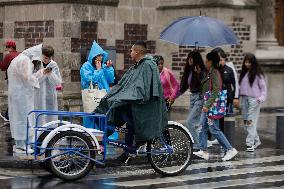 Daily Life In Mexico City