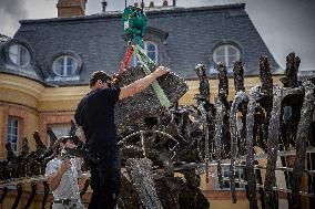 Dinosaur Skeleton On Display - Dampierre-en-Yvelines