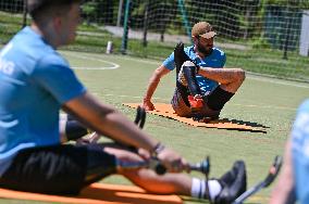 Running masterclass for war amputees in Lviv