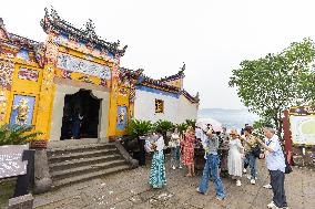 FlyOverChina | A glimpse of Shibaozhai on Yangtze River