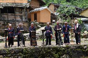 EnchantingGuangxi | Villagers still enchanted by yellow mud drums in S China's Guangxi