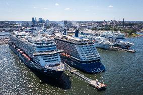 Cruise tourists in Tallinn