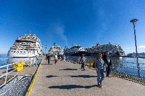 Cruise tourists in Tallinn