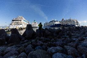 Cruise tourists in Tallinn