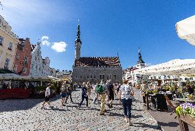 Cruise tourists in Tallinn