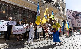 Anti-war protesters picket Russian embassy