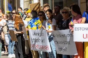 Anti-war protesters picket Russian embassy