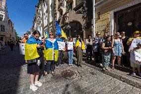 Anti-war protesters picket Russian embassy