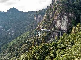 CHINA-JIANGXI-DAJUE MOUNTAIN-CLIFF SHUTTLE TRAINS (CN)