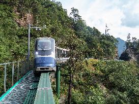 CHINA-JIANGXI-DAJUE MOUNTAIN-CLIFF SHUTTLE TRAINS (CN)