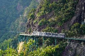 CHINA-JIANGXI-DAJUE MOUNTAIN-CLIFF SHUTTLE TRAINS (CN)