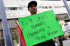 Señor Indomable', Police Officer And Generator Of Adult Content In Mexico, Demonstrates Outside The Ministry Of Citizen Security