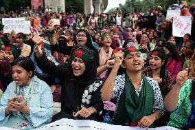 Students Block Shahbagh Removing Police Barricade