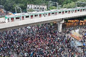 Students Block Shahbagh Removing Police Barricade