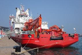 Xuelong 2 Icebreaker