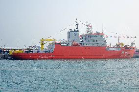 Xuelong 2 Icebreaker