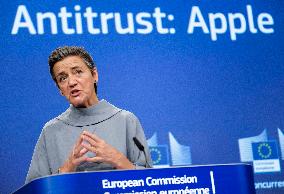 EU Commission And Apple Call A Truce - Brussels