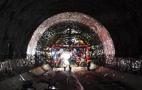 Nanchang-Jiujiang High-speed Railway Tunnel Open