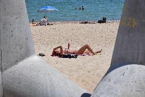 Tetrapods on Chonomorsk beaches