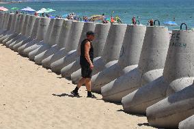 Tetrapods on Chonomorsk beaches