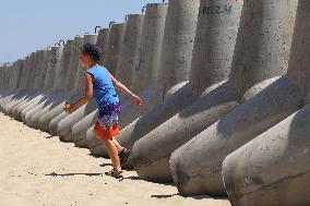 Tetrapods on Chonomorsk beaches