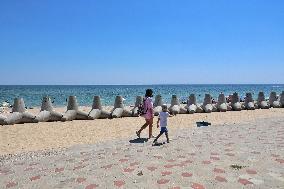 Tetrapods on Chonomorsk beaches