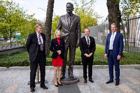 Uncovering of a statue of former US President George Bush in Berlin