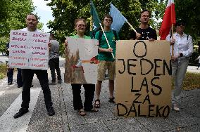 State Forests Rangers Rally Against Proposed Restriction On Logging.