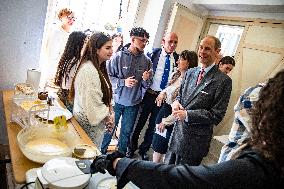 Duke of Edinburgh visits School in Berlin