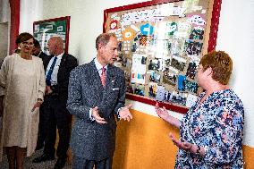 Duke of Edinburgh visits School in Berlin