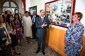 Duke of Edinburgh visits School in Berlin