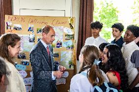 Duke of Edinburgh visits School in Berlin