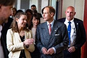 Duke of Edinburgh visits School in Berlin