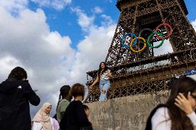 Eiffel Tower decorated with Olympic Rings - Paris