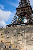 Eiffel Tower decorated with Olympic Rings - Paris